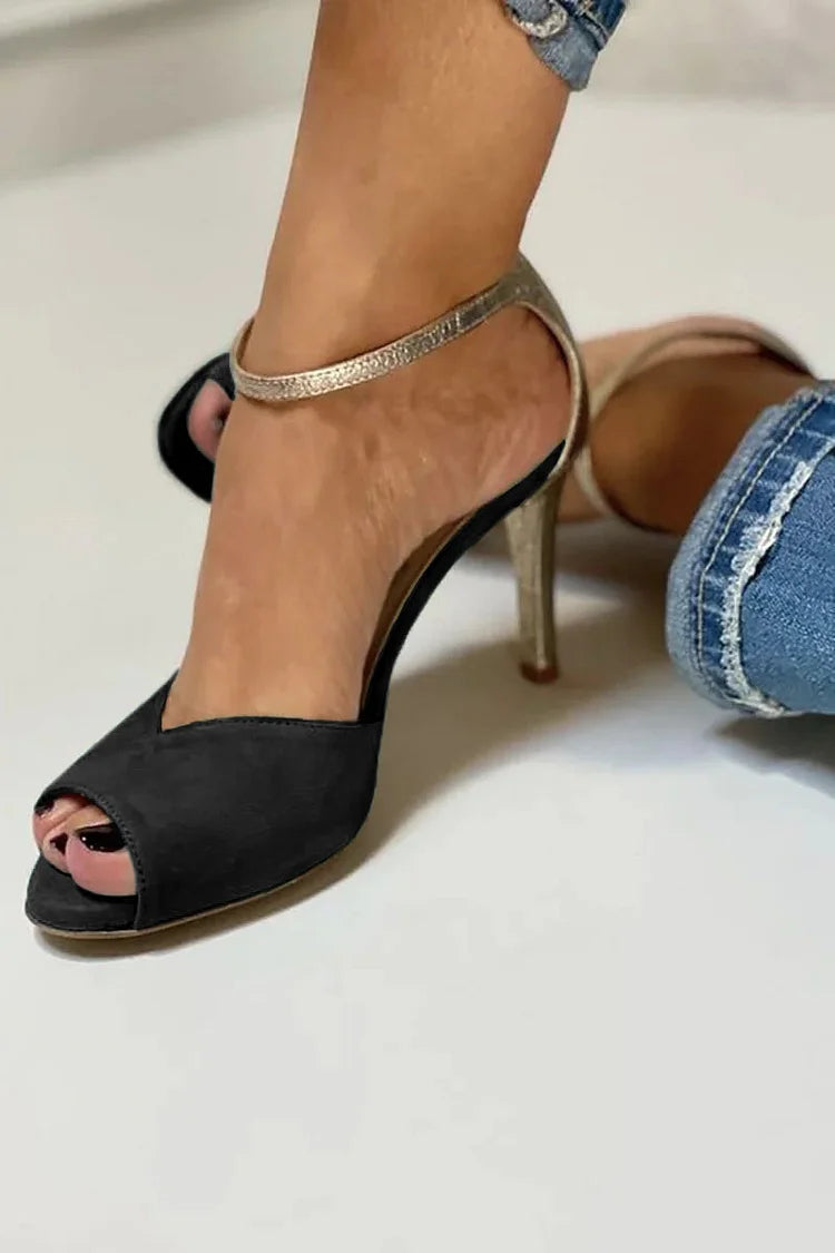 SANDALIA ELEGANTE CON CINTURÓN METÁLICO