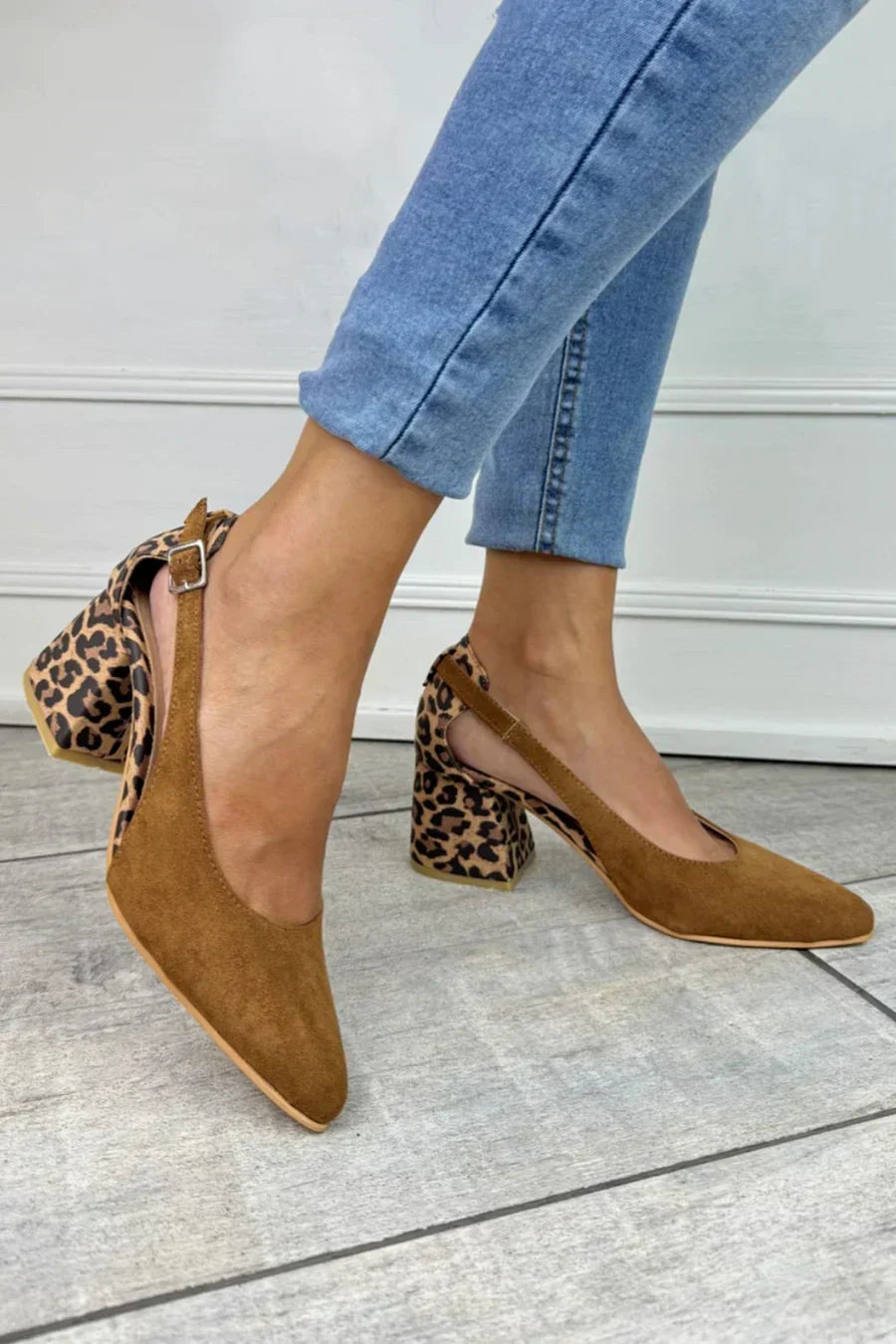 DECOLLETE SLINGBACK CON TACÓN LEOPARDO