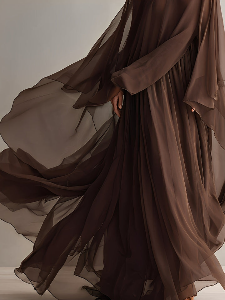 VESTIDO MAXI DE CHIFÓN CON DISEÑO TIPO CAPA Y CUELLO ALTO