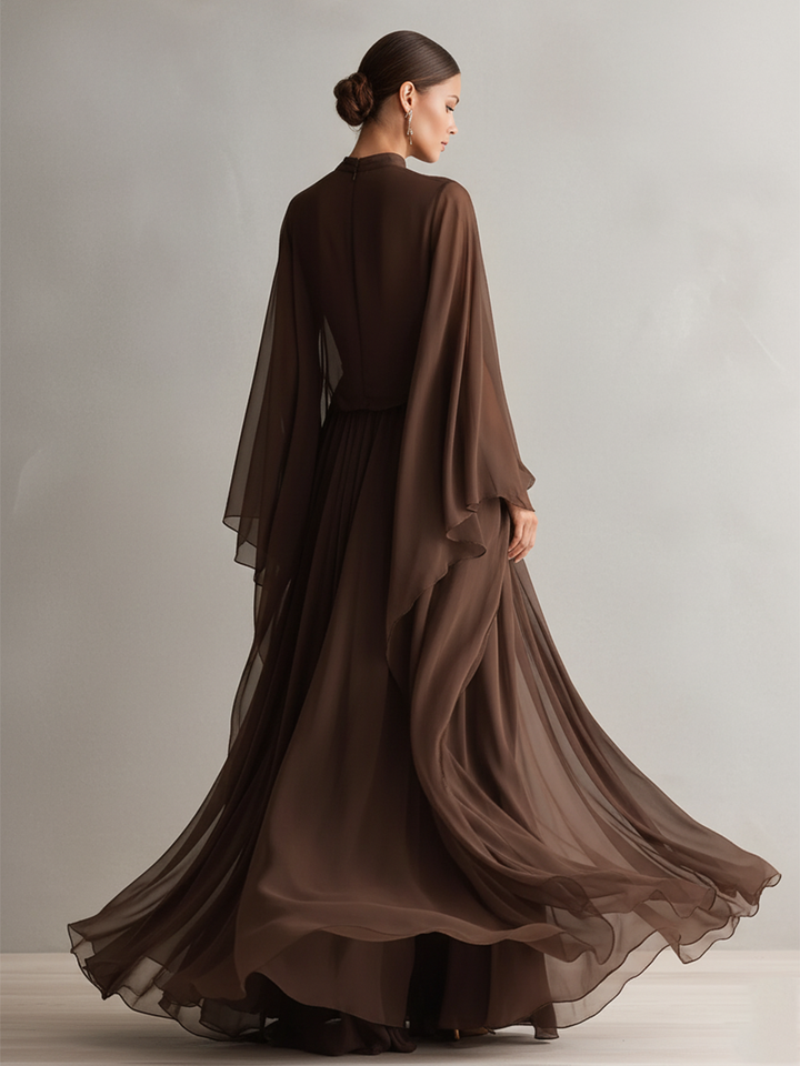 VESTIDO MAXI DE CHIFÓN CON DISEÑO TIPO CAPA Y CUELLO ALTO