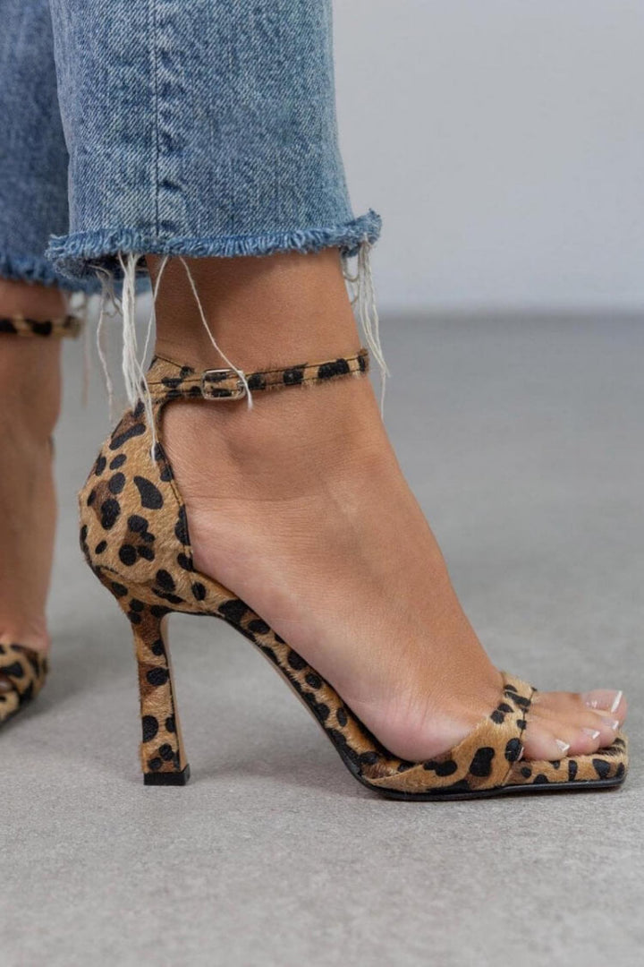 TACONES ALTOS ANIMAL PRINT
