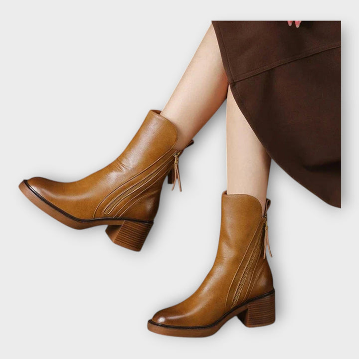 Ángela | Botines Con Línea Elegante Y Detalle De Cierre