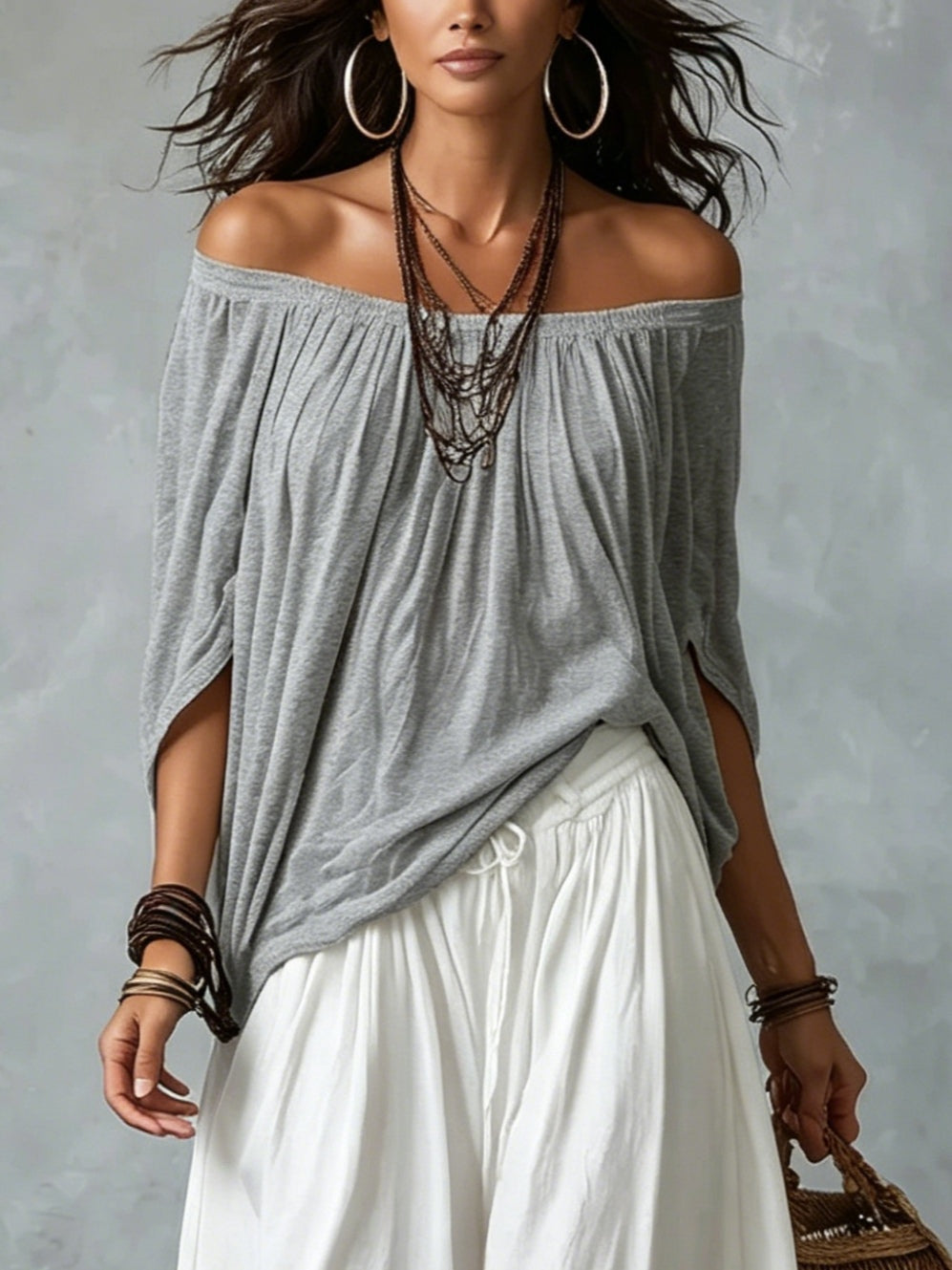 Top Gris Off-shoulder y Pantalones Lantern Holgados Blancos