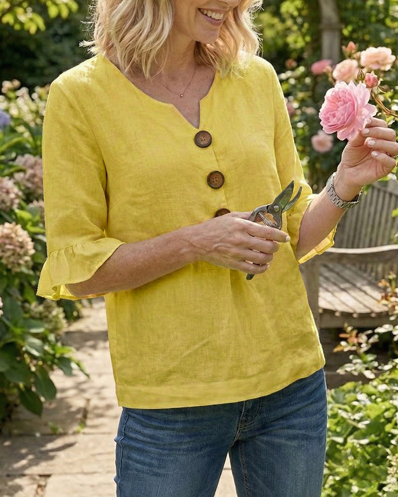 Blusa Sophia de algodón-lino con botones de madera y volantes